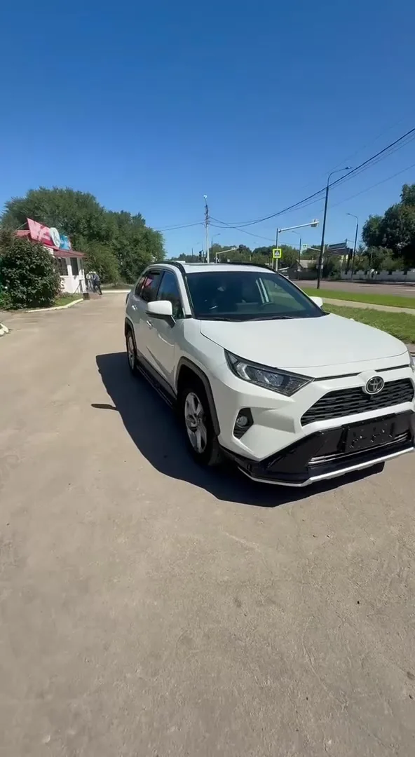 Toyota RAV 4 2021 — фото 1