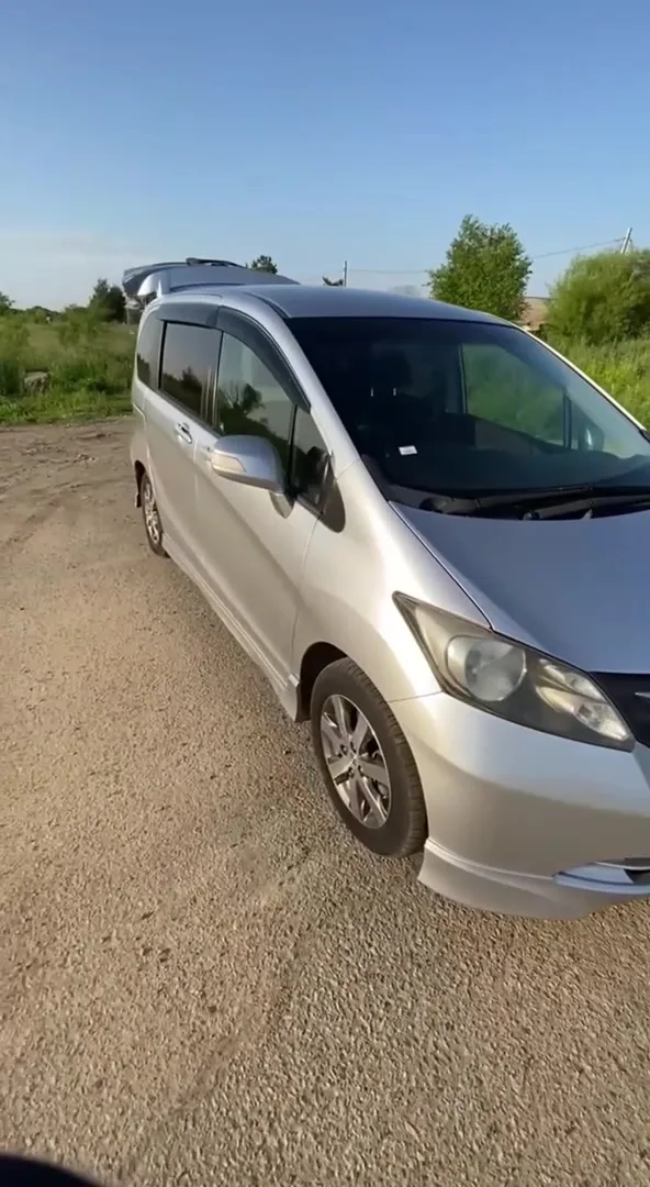 Honda Freed 2010 — фото 1